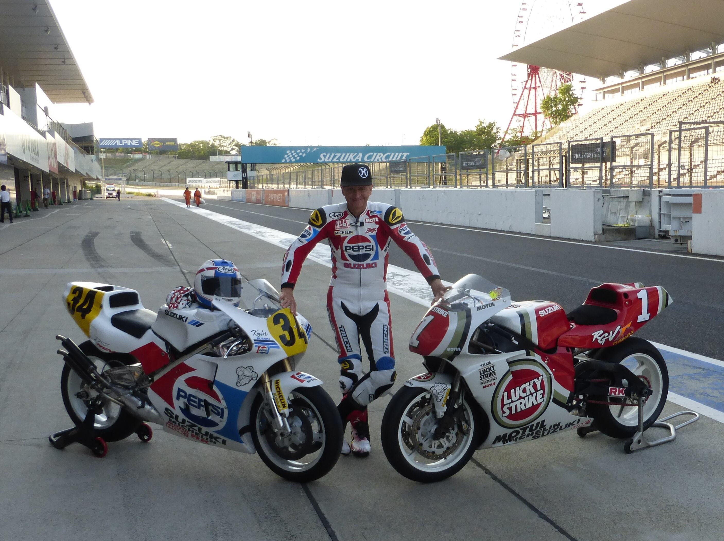 Kevin Schwantz (USA) with his 1989 and 1994 Suzuki RGV 500 Grand Prix bikes .JPG